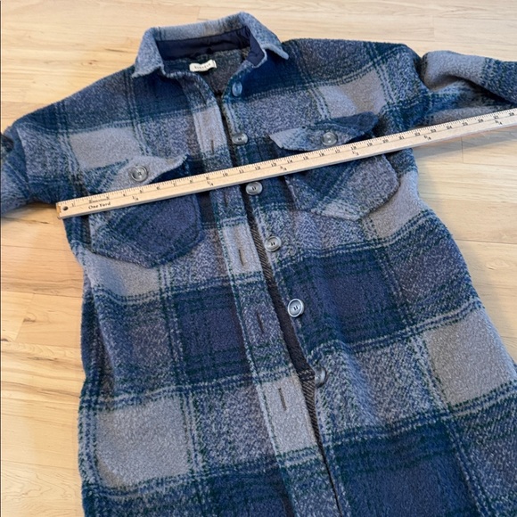 Evereve | Raye Plaid Shacket Jacket in Blue Plaid Size S - Picture 5 of 7